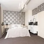 & Bella Vista Aparthotel